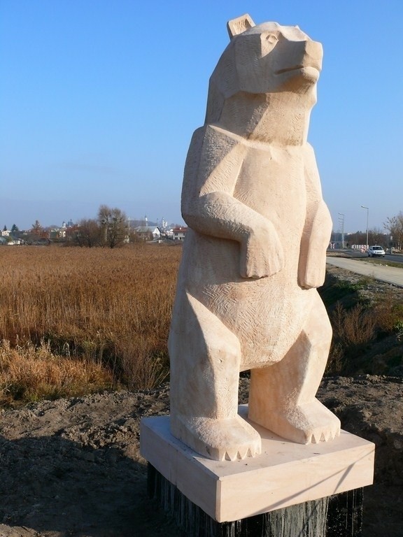 Rzeźby niedźwiedzi stanęły przy chełmskim bulwarze