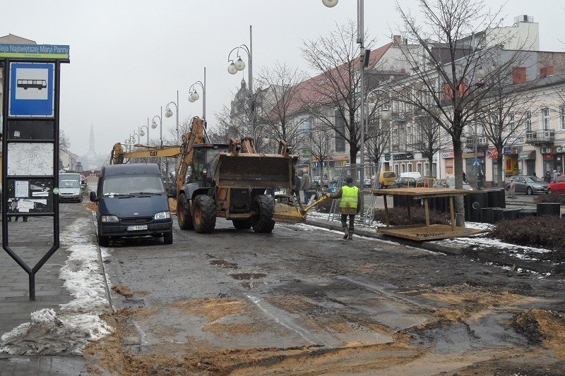 Częstochowa: Przebudowa alei NMP trwa nawet zimą [ZOBACZ ZDJĘCIA]