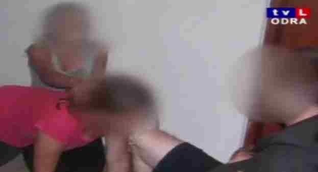 Skandal w gimnazjum salezjańskim. Dzieci zlizują pianę z kolan księdza dyrektora (FILM)