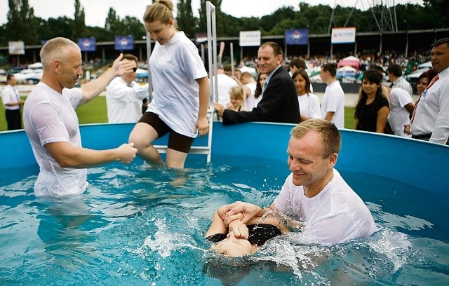 W sobotę chrzest przyjęło 131 osób