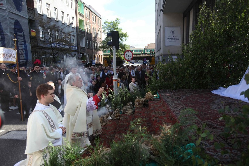 Boże Ciało w Katowicach: Procesja przeszła ulicami miasta [ZDJĘCIA i WIDEO]
