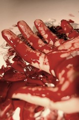 Bielsko-Biała: Rozbili butelkę na jego głowie i zostawili nieprzytomnego w kałuży krwi