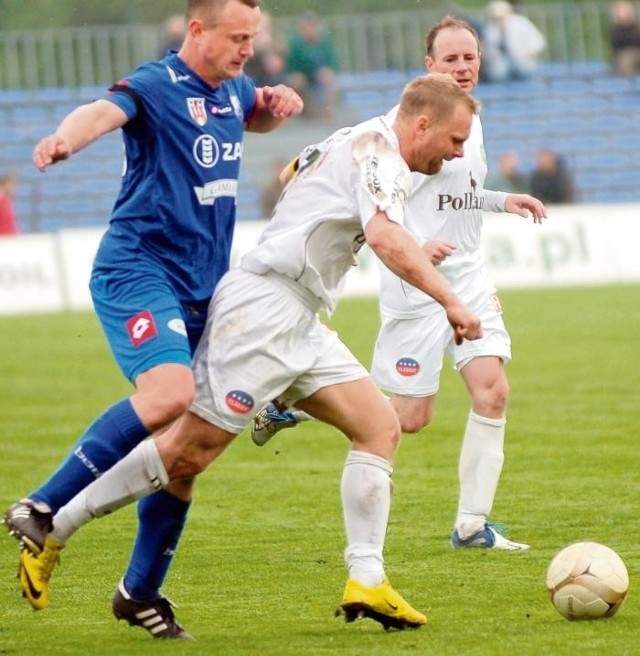 Tomasz Magdziarz i Piotr Reiss (w białych strojach) także w nowym sezonie zagrają w barwach poznańskiej Warty