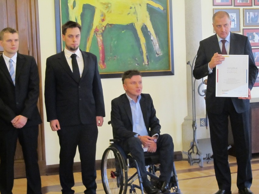 Wrocław: Wyróżnienia dla osób działających na rzecz niepełnosprawnych (ZDJĘCIA)