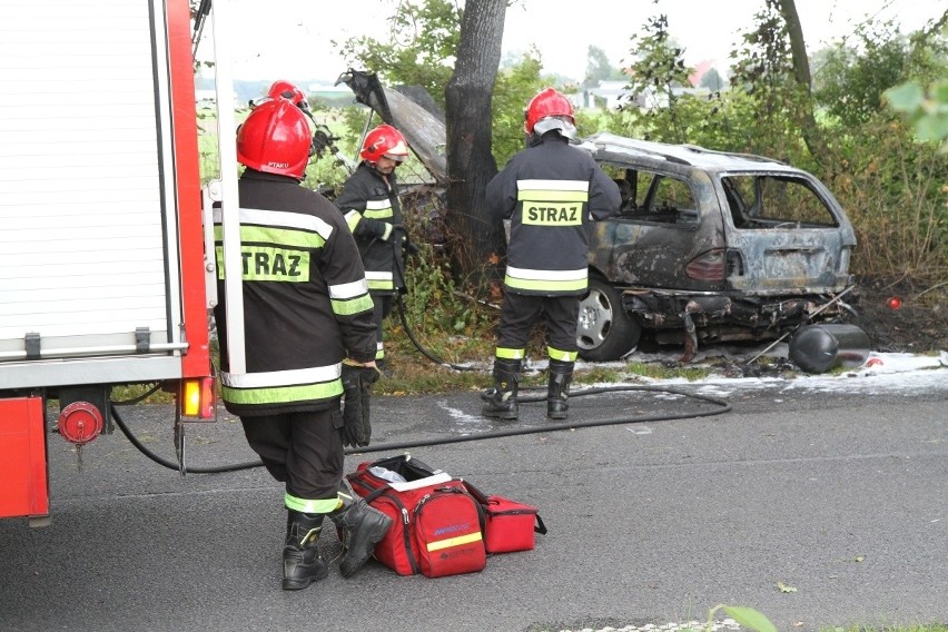 Wrocław: Tragiczny wypadek na ul. Wilczyckiej, kierowca spłonął w samochodzie
