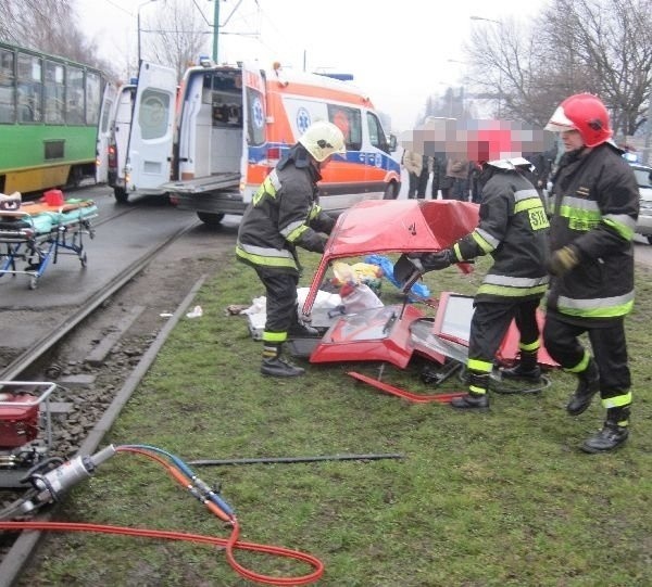 Poznań: Dwie ranne osoby w wypadku na Starołęce