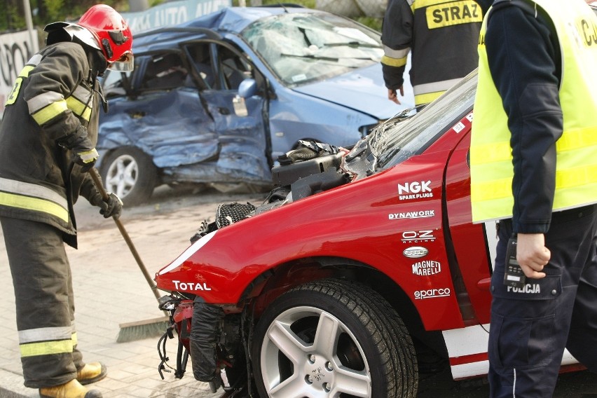 Wrocław: Wypadek na Trzebnickiej, zawinił kierowca mitsubishi (ZDJĘCIA)