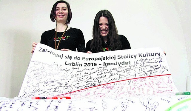 Baner z podpisami mieszkańców popierających walkę Lublina o ESK