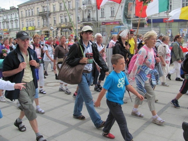 Warszawska Pielgrzymka Piesza 2012 dotarła na Jasną Górę [ZDJĘCIA]