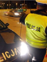 Pijany kierowca chciał przejechać policjanta