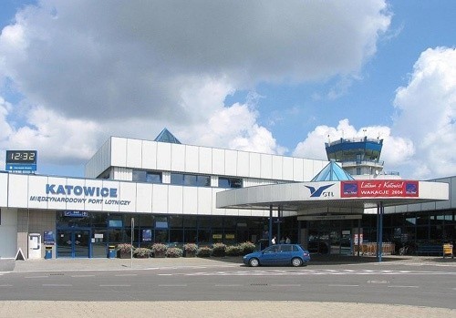 Dworzec lotniczy Katowice Airport jest oblegany w czas...