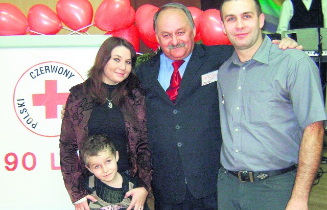Andrzej Smucz z córką Angeliką i synem Danielem to krwiodawcy. Wnuk Kuba ma jeszcze czas...