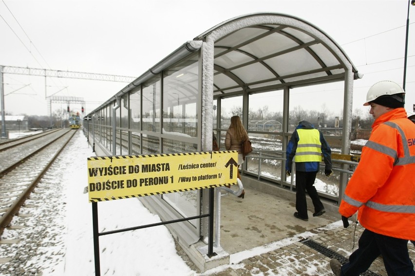 Leśnica: Nowy peron dworca już gotowy. Ale to nie koniec remontu i objazdów (ZDJĘCIA)