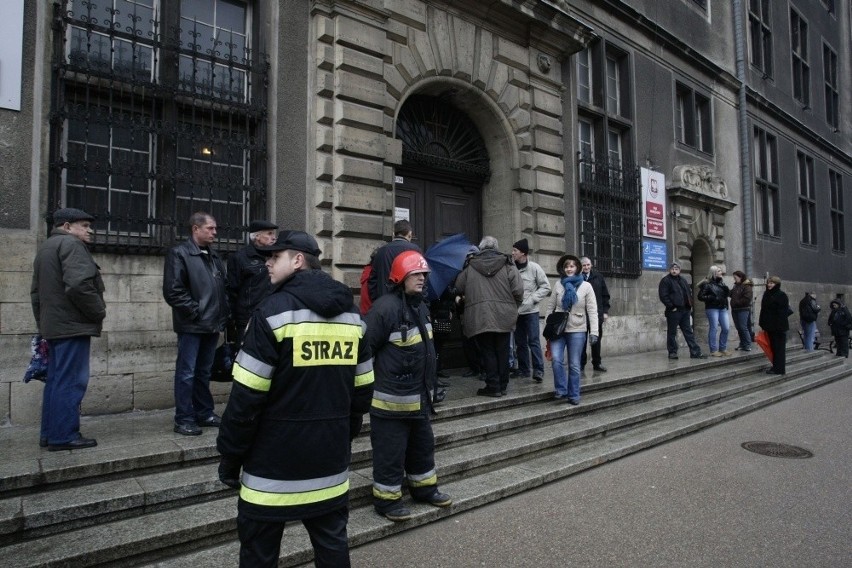 Gdańsk: Alarm bombowy i ewakuacja w budynku sądu (ZDJĘCIA)