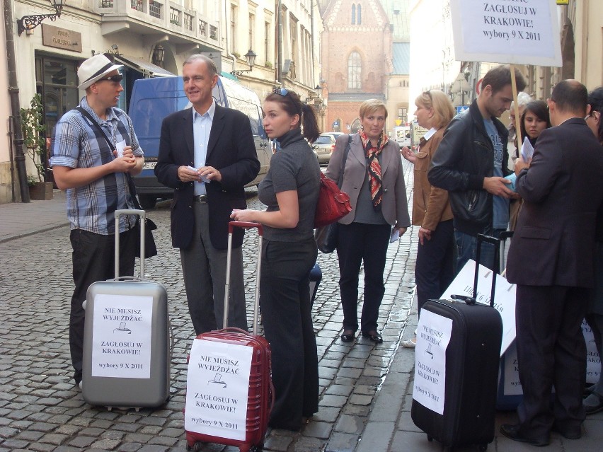 Akcja PO w Krakowie: &quot;Nie musisz wyjeżdżać. Zagłosuj w Krakowie&quot;[ZDJĘCIA]