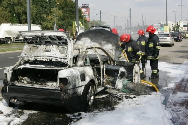 Kraków: pożar samochodu przy al. Powstania Warszawskiego [ZDJĘCIA, VIDEO]