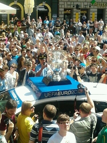 Poznań: Parada z Pucharem Euro 2012  [ZDJĘCIA, FILM]