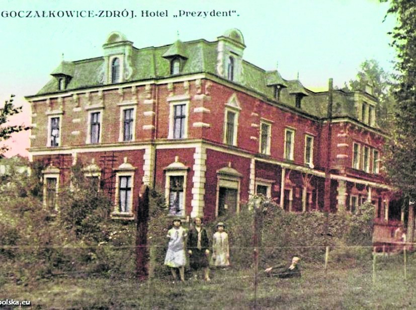 Goczałkowice-Zdrój. Kuracjusze przy hotelu Prezydent z 1880...