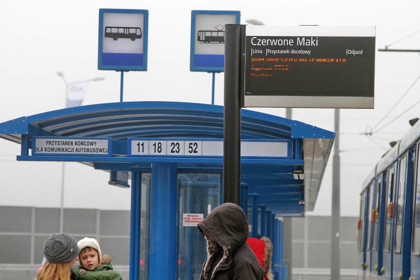 Nowa pętla tramwajowa na ul. Czerwone Maki powoli zyskuje...