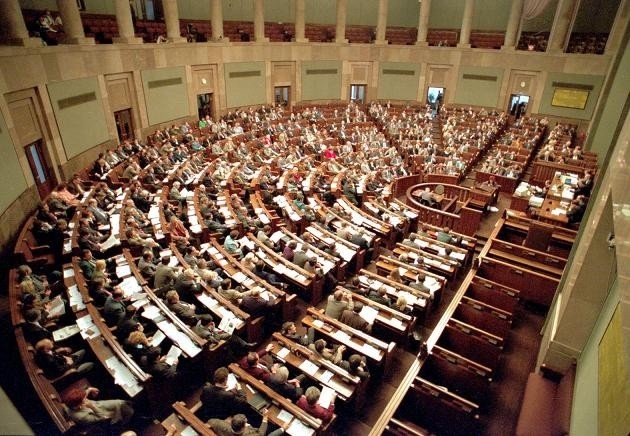 Czy posłowie będą płacić mandaty za przekroczenie prędkości jak każdy obywatel? Najpierw muszą sami się na to zgodzić.