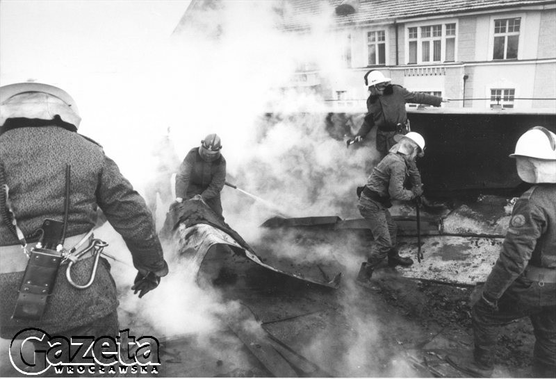 Wrocław 19.01.1994
Dogaszanie dachu.