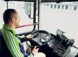 Agresywni pasażerowie atakują kierowców autobusów i kontrolerów