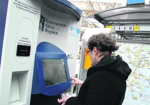 Takie biletomaty, jak widoczny na zdjęciu w Krakowie, staną na ulicach Poznania