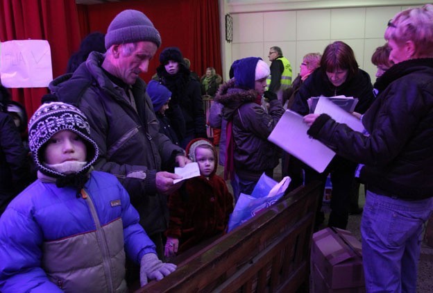 Gdańsk: Dzieci w kinie Neptun dostały świąteczne paczki