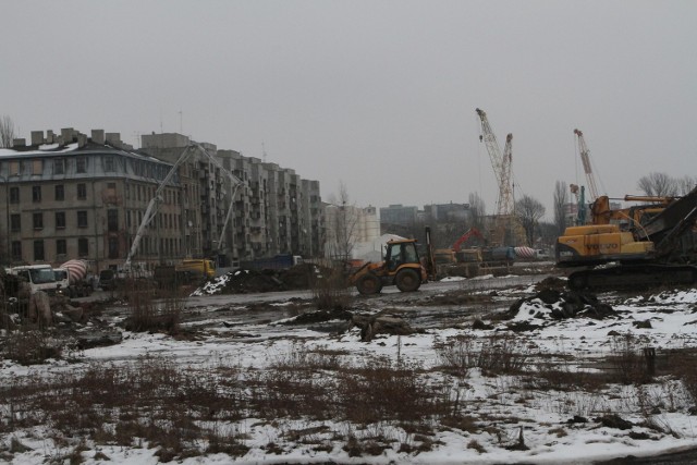 Na placu budowy dworca Łódź Fabryczna trwa stawianie ścian szczelinowych