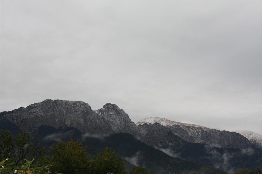 Na szczytach Tatr można zobaczyć pierwszy jesienny śnieg