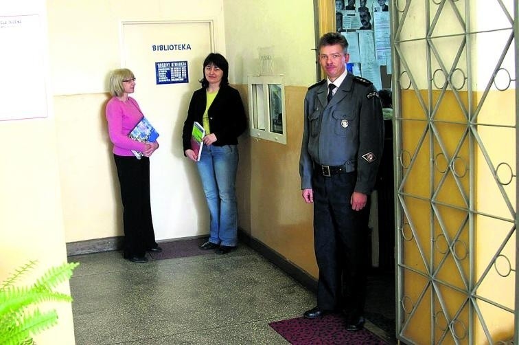 Komisariat policji w Kłomnicach sąsiaduje bezpośrednio z...