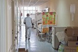 Pacjenci w łódzkich szpitalach muszą leżeć na korytarzach 