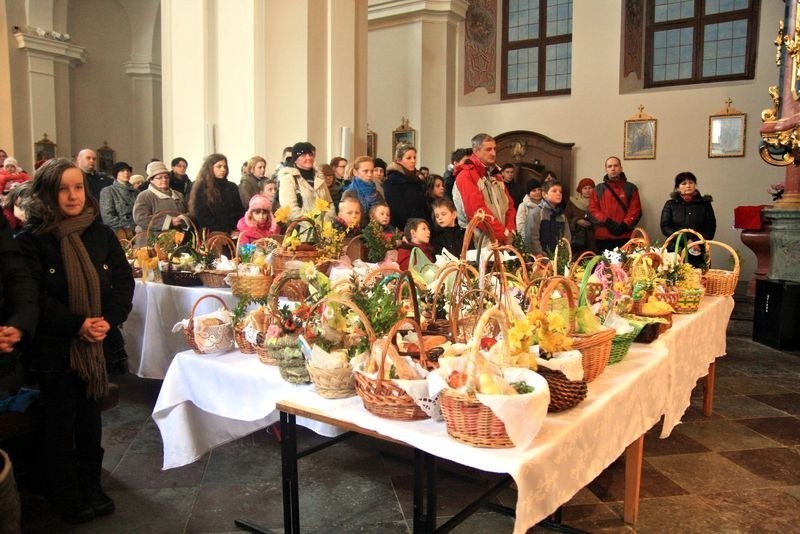 Wielkanoc 2013 w Chojnicach. Święcenie pokarmów w Wielką Sobotę [ZDJĘCIA]