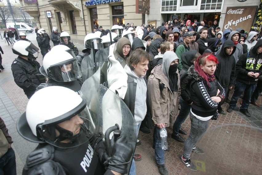 Aresztowanie uczestników starć podczas marszu w Katowicach [ZDJĘCIA]