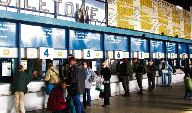 Podróżnym korzystającym z usług Przewozów Regionalnych trudniej będzie kupić bilet na pociąg