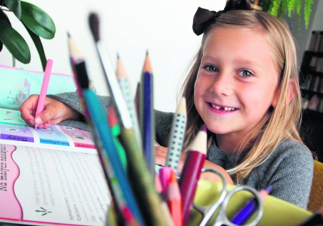 6-letnia Marysia Bendykowska jako pierwszoklasistka zasiądzie dziś w szkolnej ławce