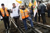 Kolejarze protestują, pociągów jeszcze nie blokują