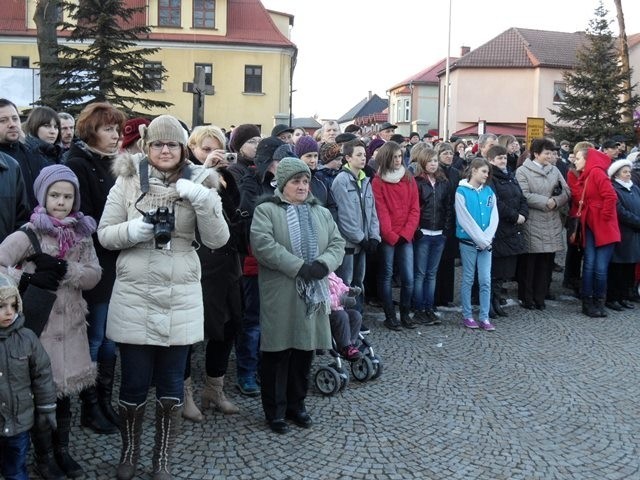 Ulicami Strumienia na Śląsku Cieszyńskim przeszła plenerowa Droga Krzyżowa [ZDJĘCIA]