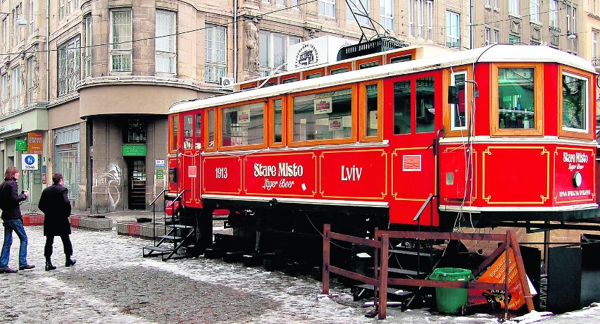 Knajpka w zabytkowym tramwaju we Lwowie