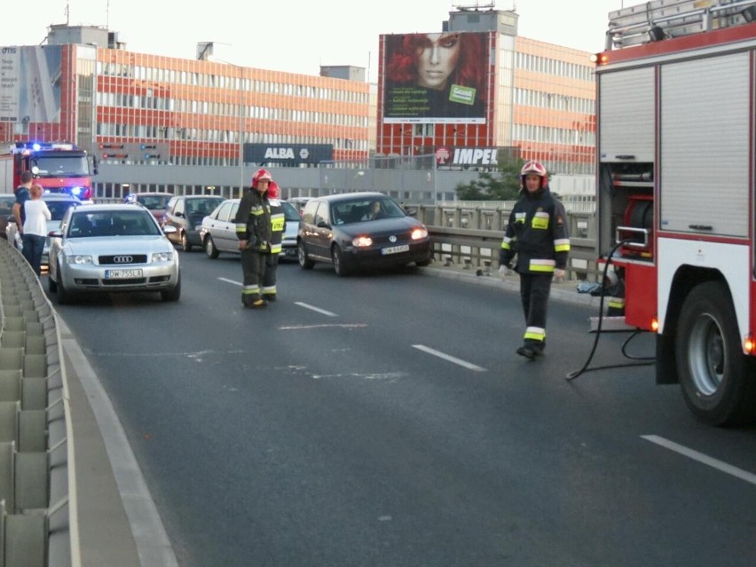 Wrocław: Wypadek motocyklisty na ul. Klecińskiej (ZDJĘCIA)