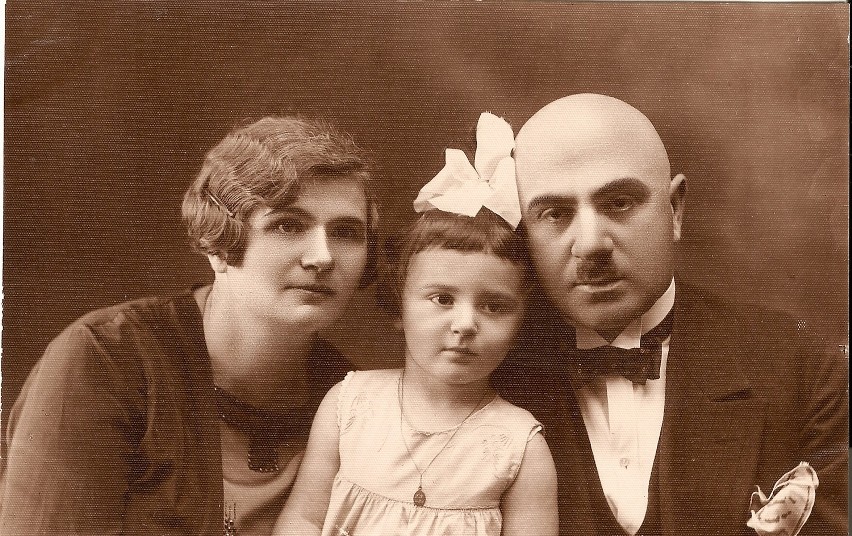 Z rodzicami Michaliną i Jerzym. Około roku 1930