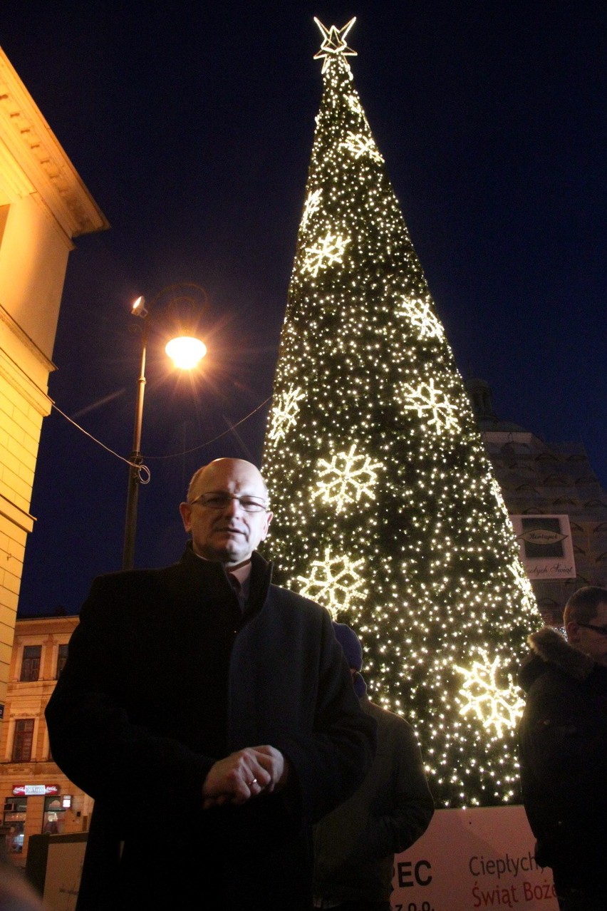 Lublin: Miejska choinka już błyszczy przed ratuszem