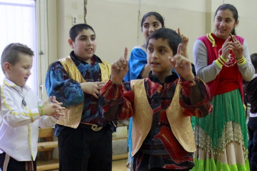 Romowie odwiedzili przedszkole &quot;Domek Krasnoludków&quot; (ZDJĘCIA)