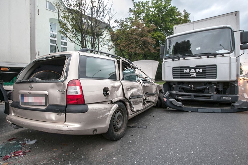 Katowice: Policjanci pokażą zdjęcia z wypadków w SCC [DRASTYCZNE ZDJĘCIA]