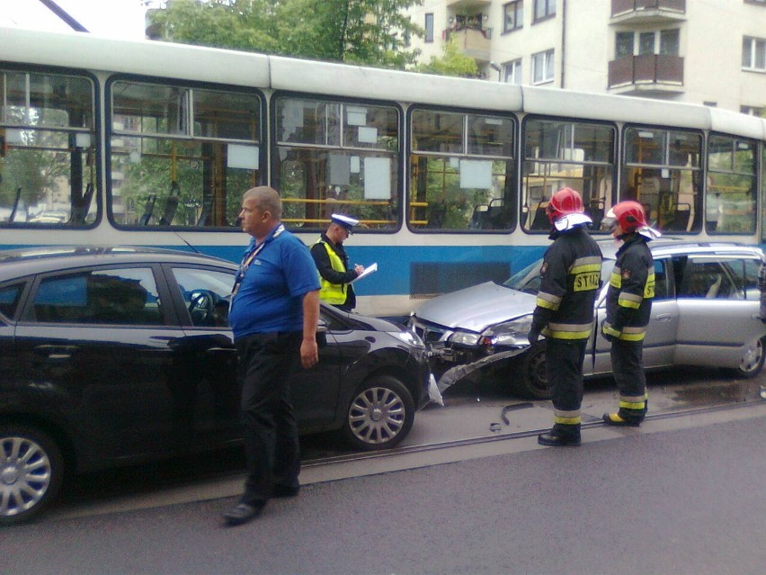 Wrocław: Wypadek na ul. Traugutta (ZDJĘCIA)