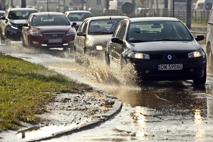 Bardzka i Hubska podtopione po awarii (ZDJĘCIA)