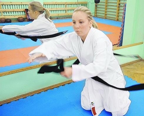 Uprawiająca karate Marta Dąbrowska jest wśród oczekujących na obiecaną nagrodę