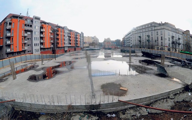 Po 2 latach przerwy deweloper ma powrócić na plac budowy