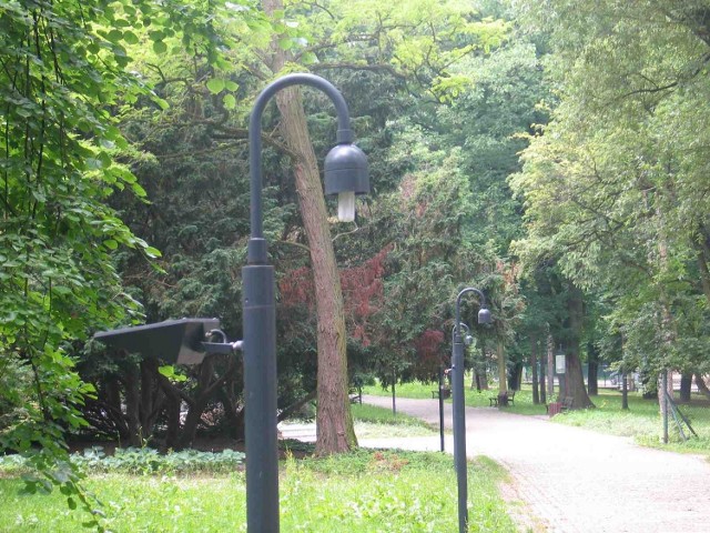 Połowa latarni w parku 3 Maja została zniszczona