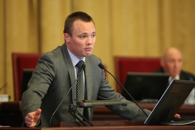 Tomasz Sadzyński chce, żeby nadzwyczajna sesja odbyła się we wtorek.